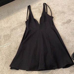 Lulu’s black dress